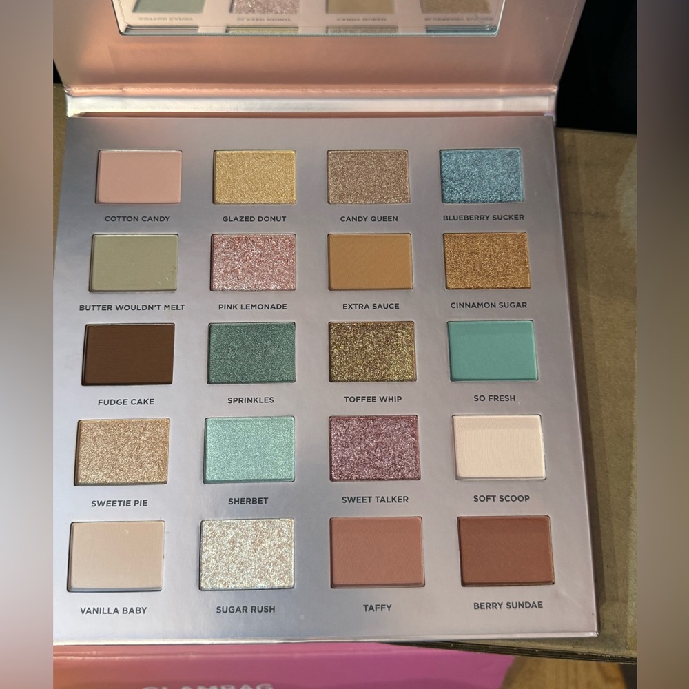 🆕 Iconic London  Eyeshadow Palettes, 20 colors